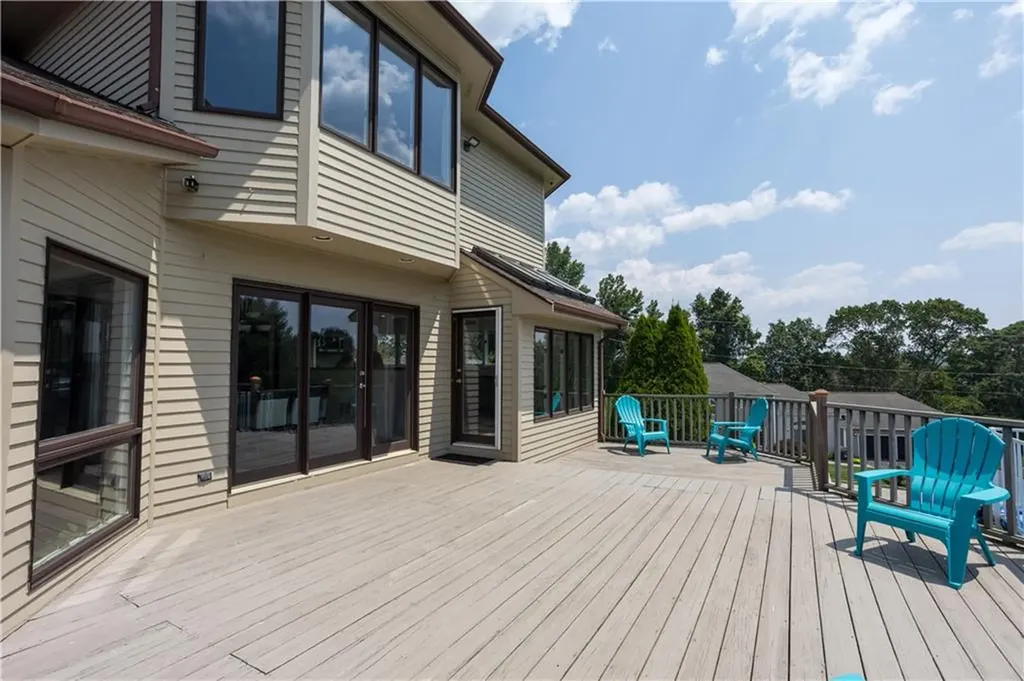 9 Katelan Court Cranston RI 02921