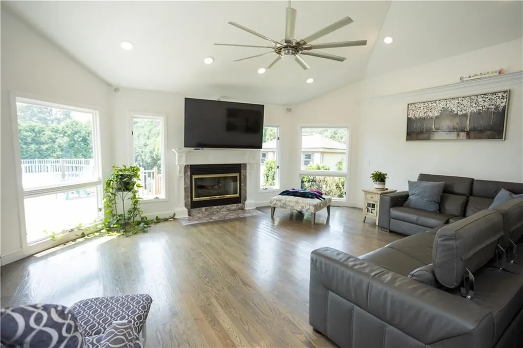 9 Katelan Court Cranston RI 02921