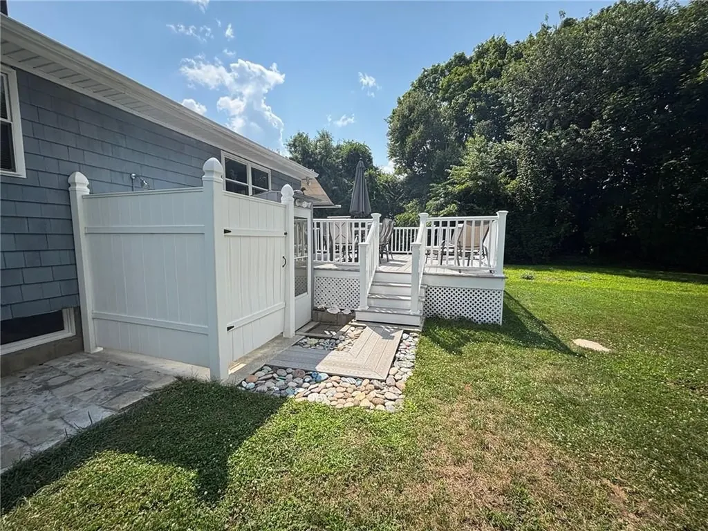 18 South Lewis Street Charlestown RI 02813
