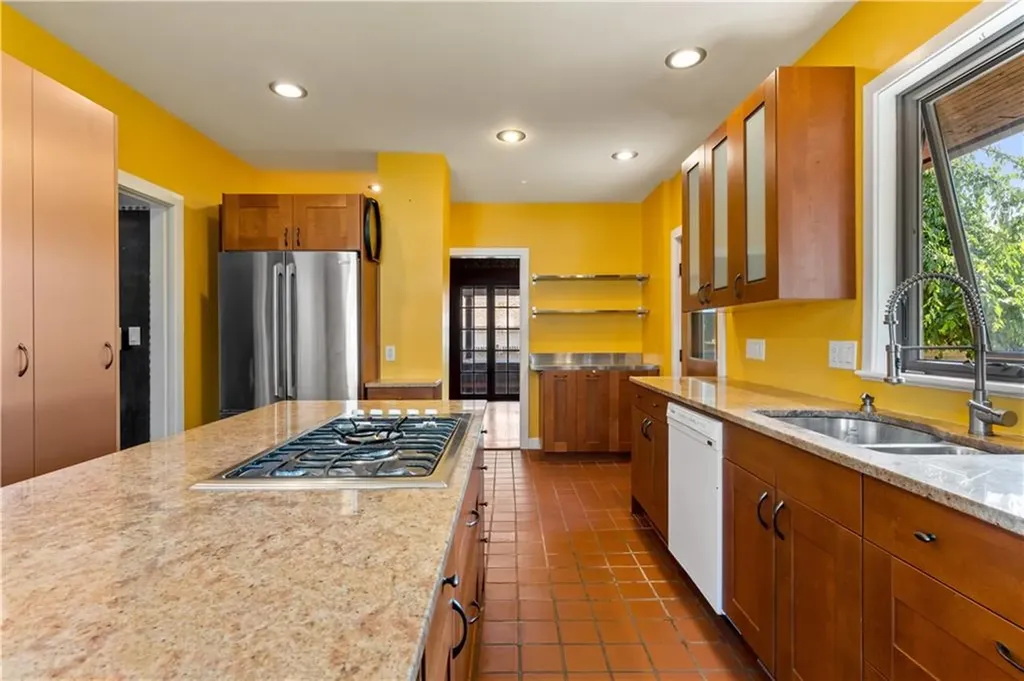120 Smith Street Cranston RI 02905