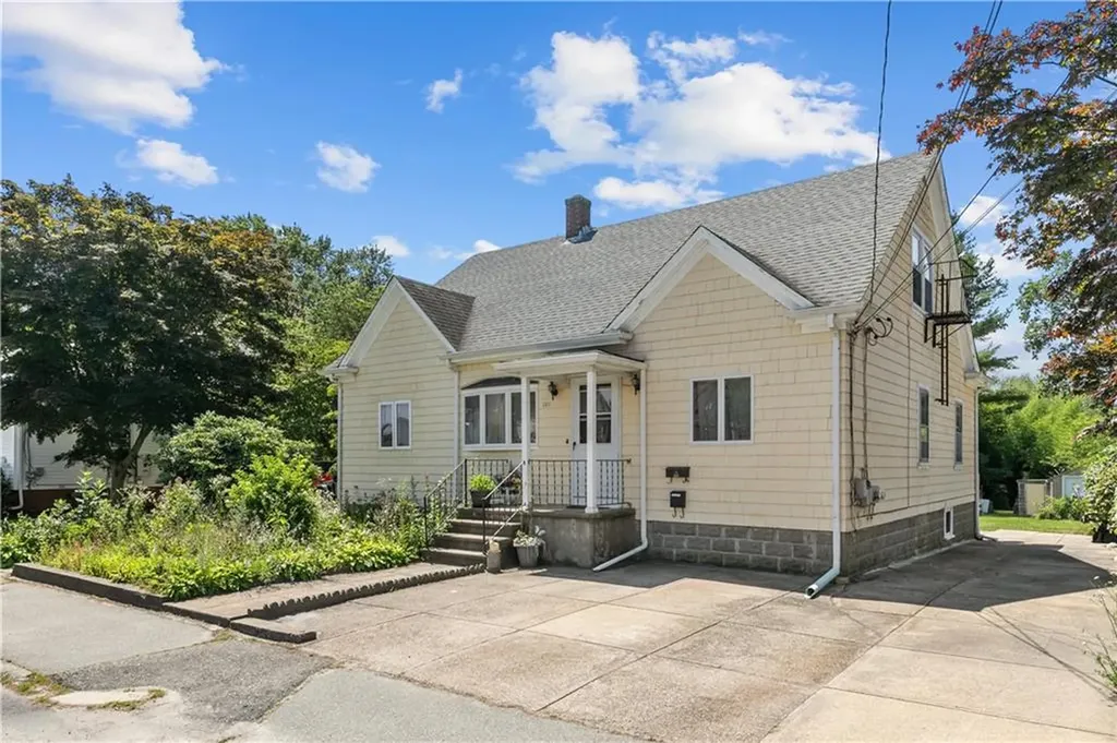 101 Arlington Avenue Warren RI 02885