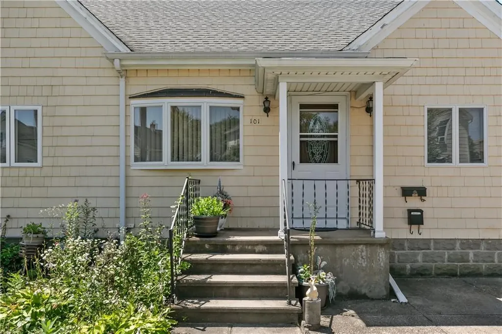 101 Arlington Avenue Warren RI 02885
