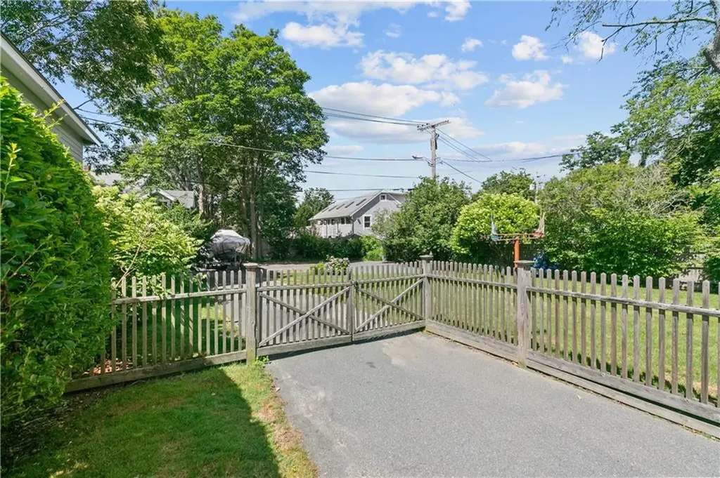 22 Greenough Place Newport RI 02840