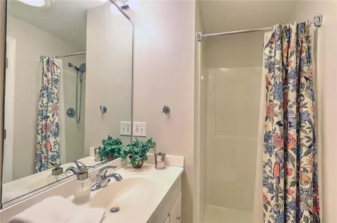 12 Valley Lane Portsmouth RI 02871