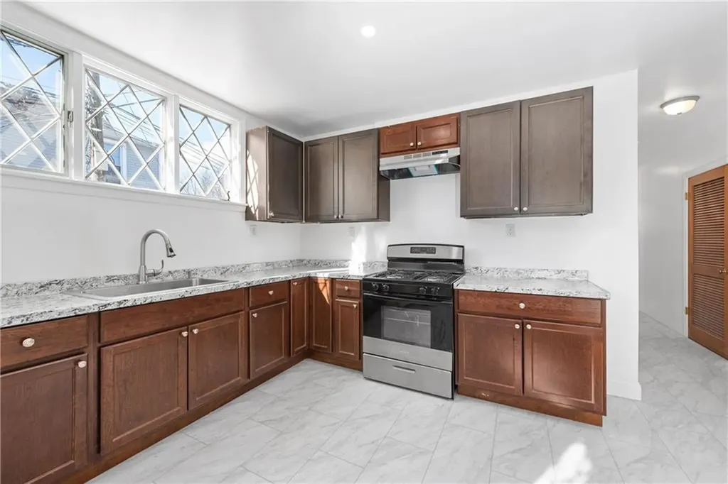 58 Hamlet Avenue Woonsocket RI 02895
