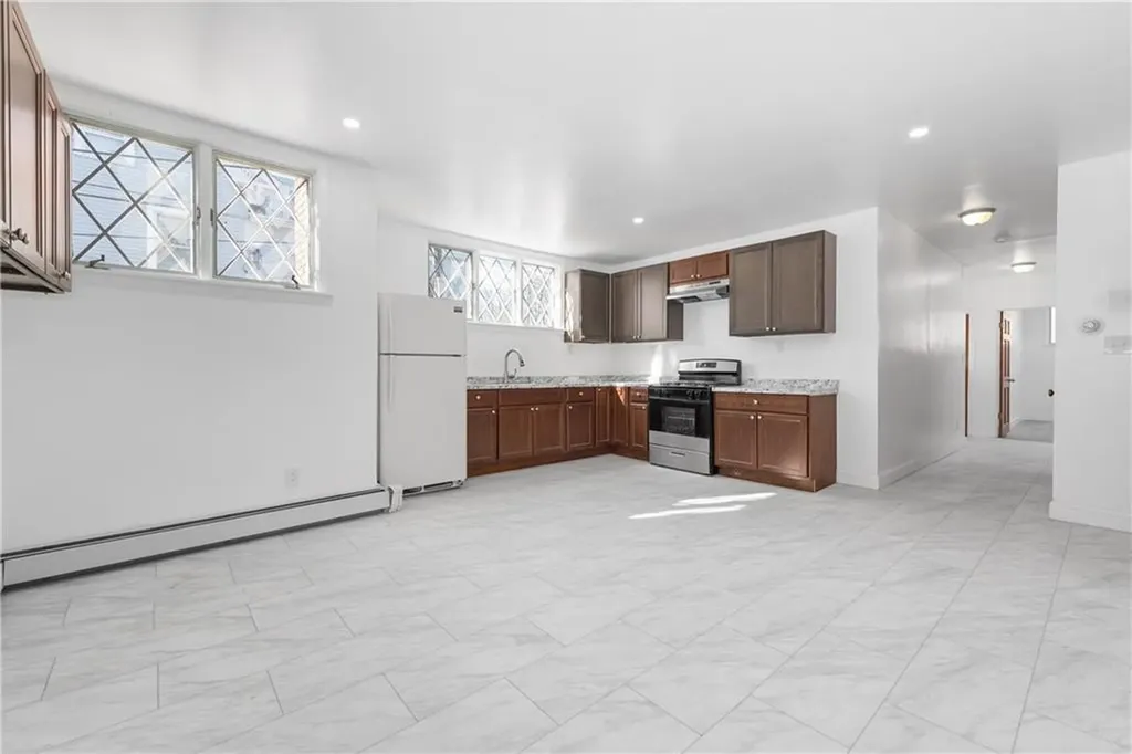 58 Hamlet Avenue Woonsocket RI 02895