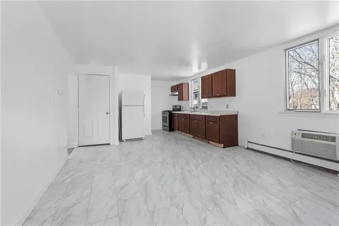 58 Hamlet Avenue Woonsocket RI 02895