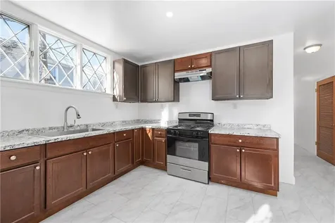 58 Hamlet Avenue Woonsocket RI 02895