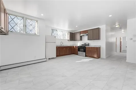 58 Hamlet Avenue Woonsocket RI 02895