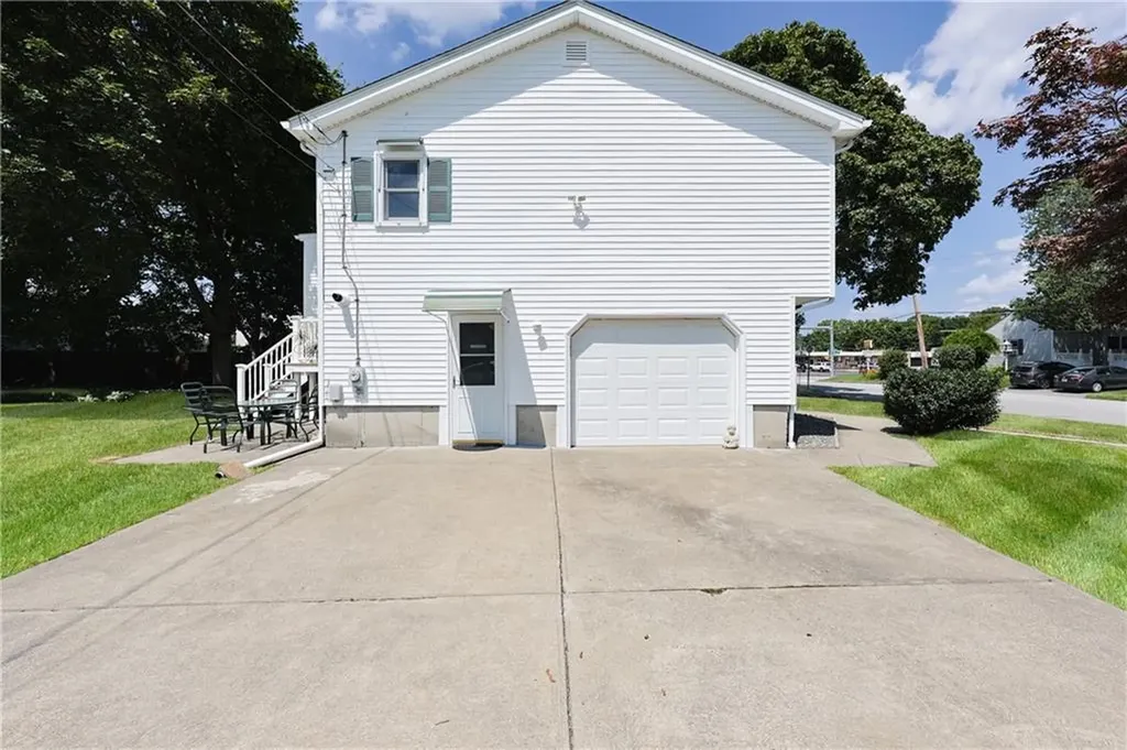 15 Blue Jay Drive Cranston RI 02920