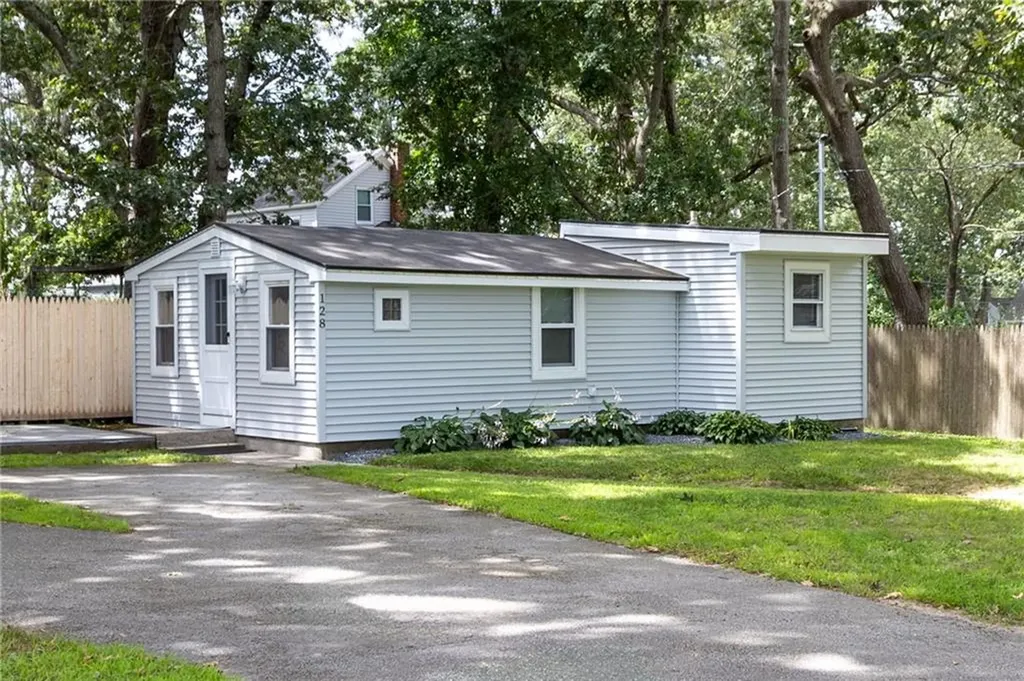 128 John Street Warwick RI 02889