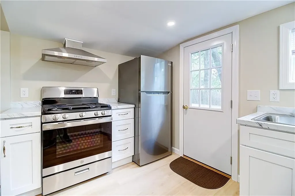 128 John Street Warwick RI 02889