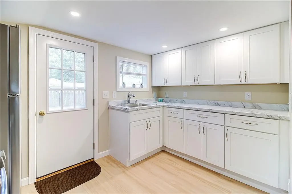 128 John Street Warwick RI 02889
