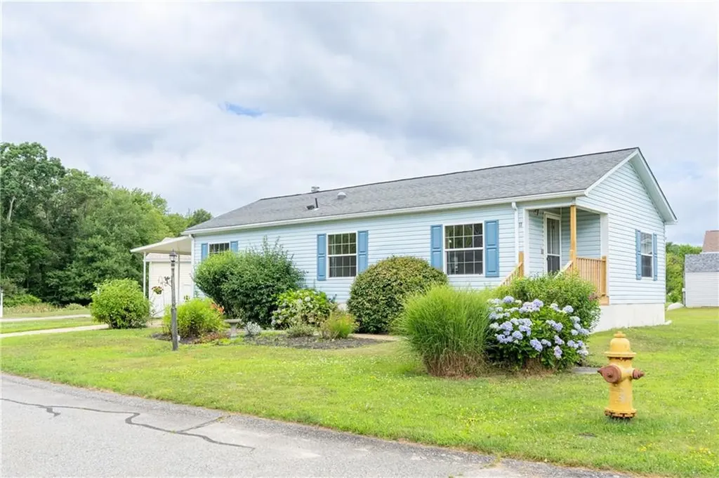 11 Cardinal Court Tiverton RI 02878