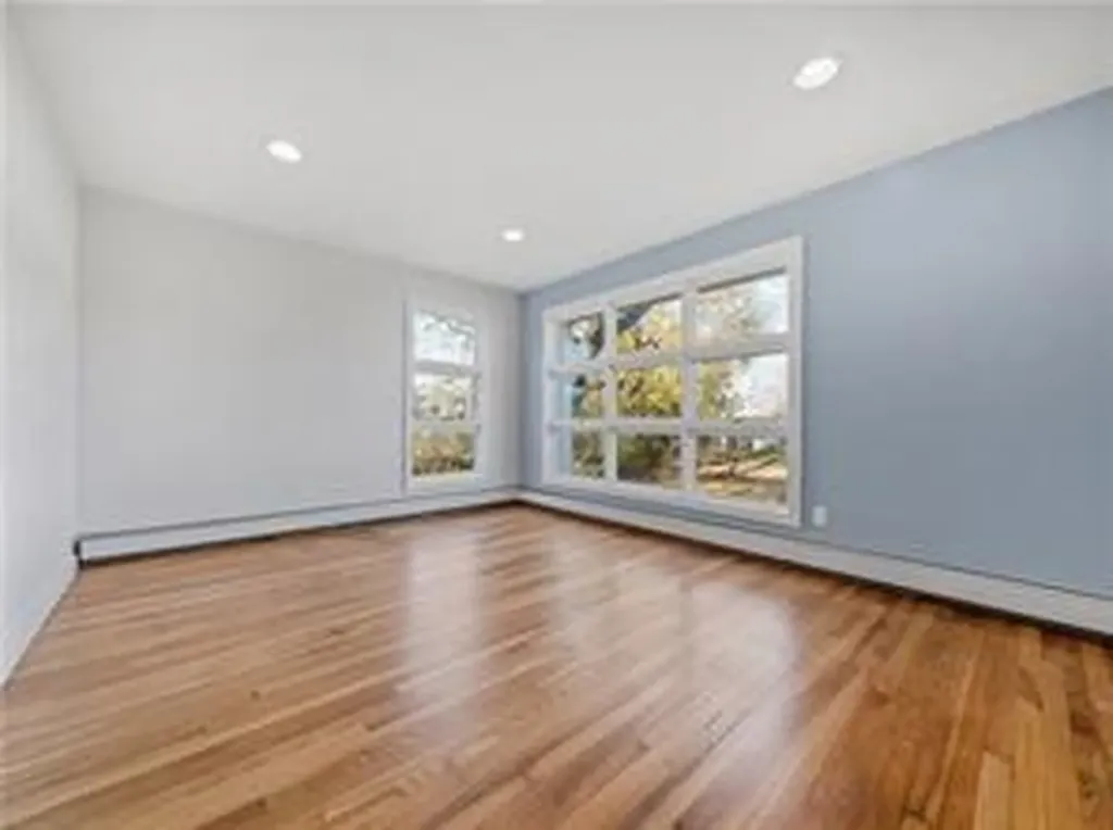 96 Jo Anne Avenue Portsmouth RI 02871