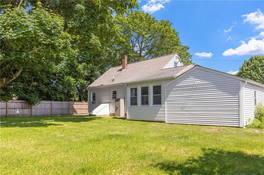 96 Jo Anne Avenue Portsmouth RI 02871