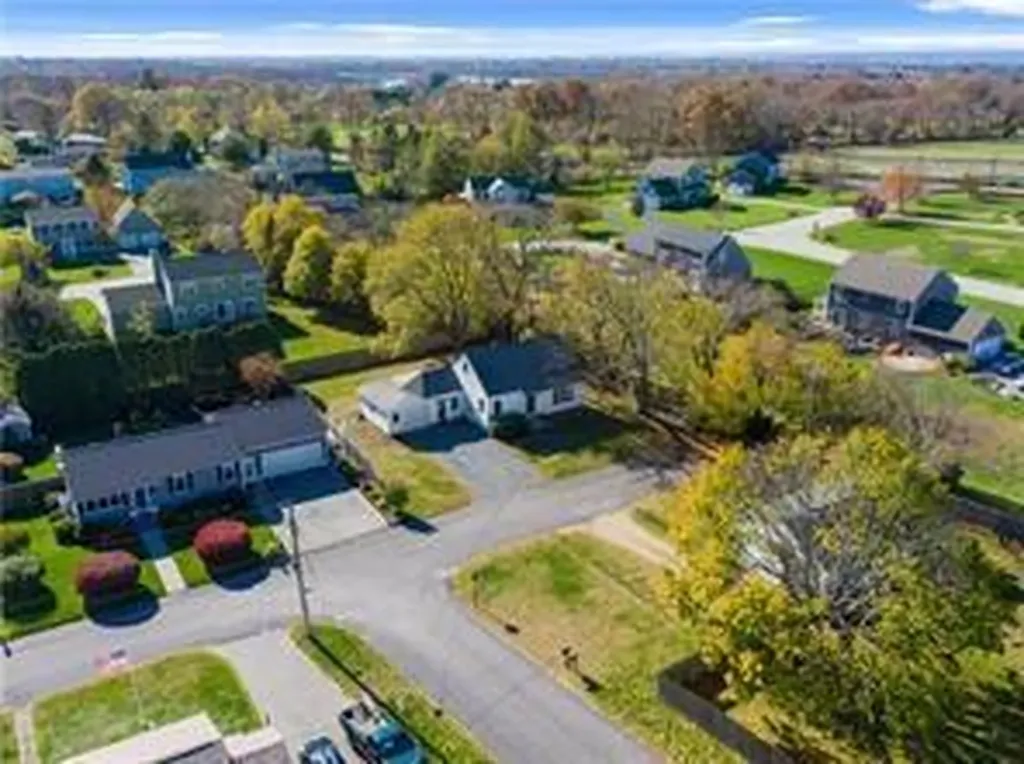 96 Jo Anne Avenue Portsmouth RI 02871
