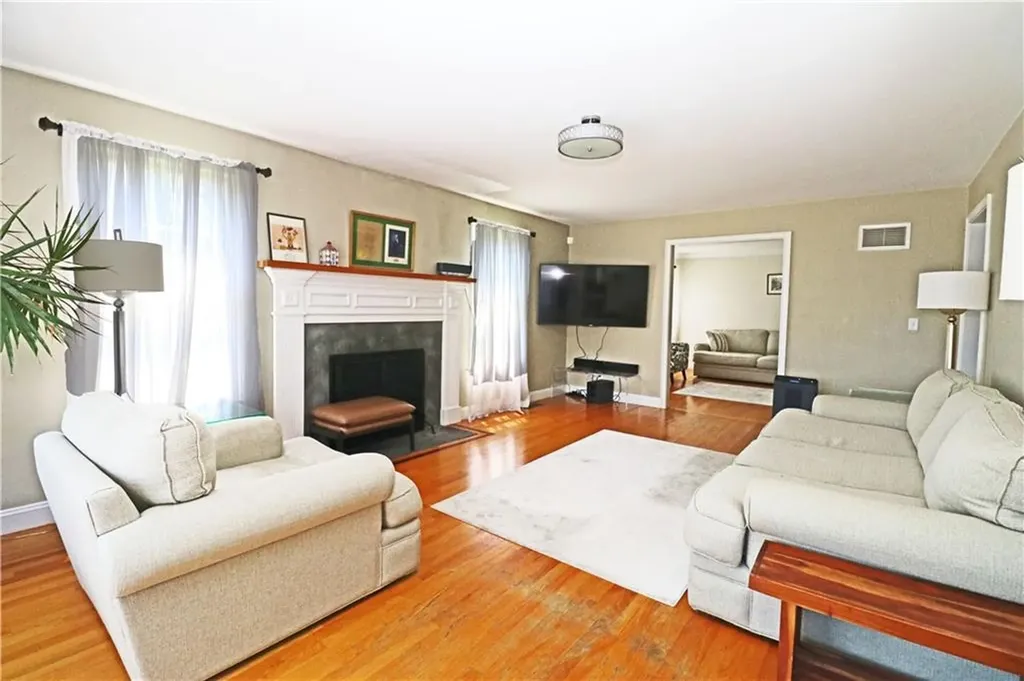 9 Prospect Lane Portsmouth RI 02871