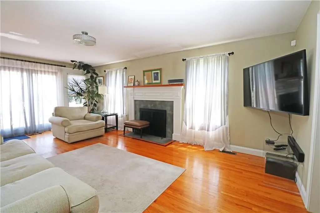 9 Prospect Lane Portsmouth RI 02871