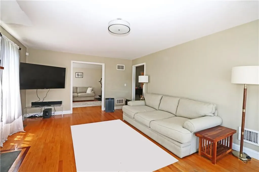9 Prospect Lane Portsmouth RI 02871