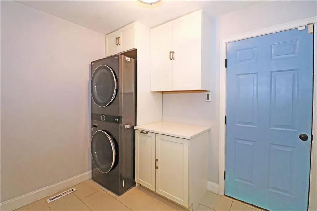 9 Prospect Lane Portsmouth RI 02871