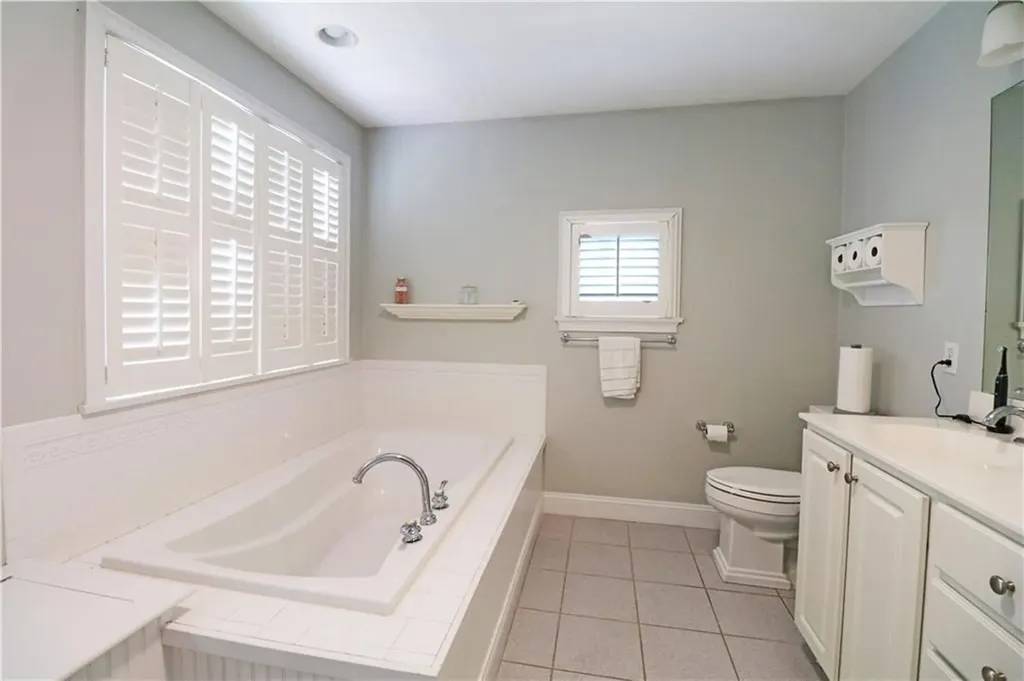 9 Prospect Lane Portsmouth RI 02871