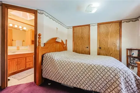 44 Clegg Avenue Tiverton RI 02878