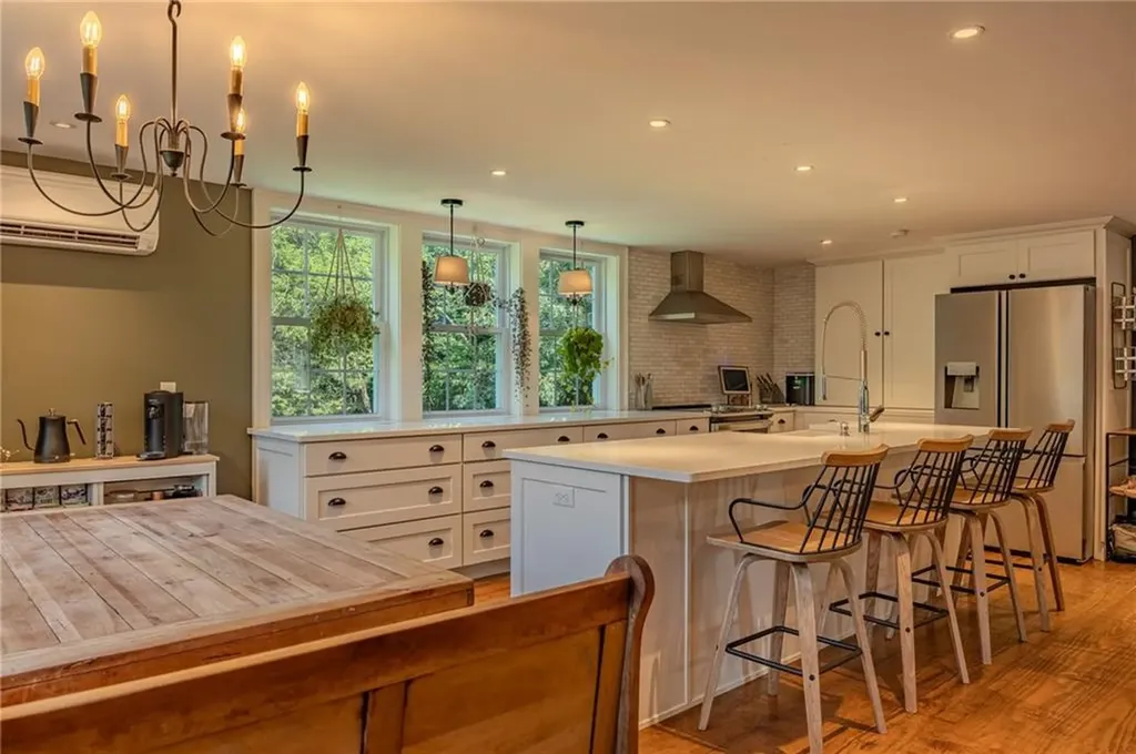 6 Limerock Road Smithfield RI 02917