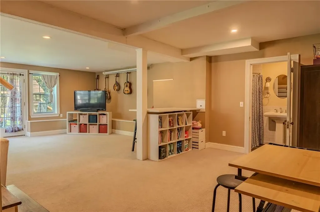 6 Limerock Road Smithfield RI 02917