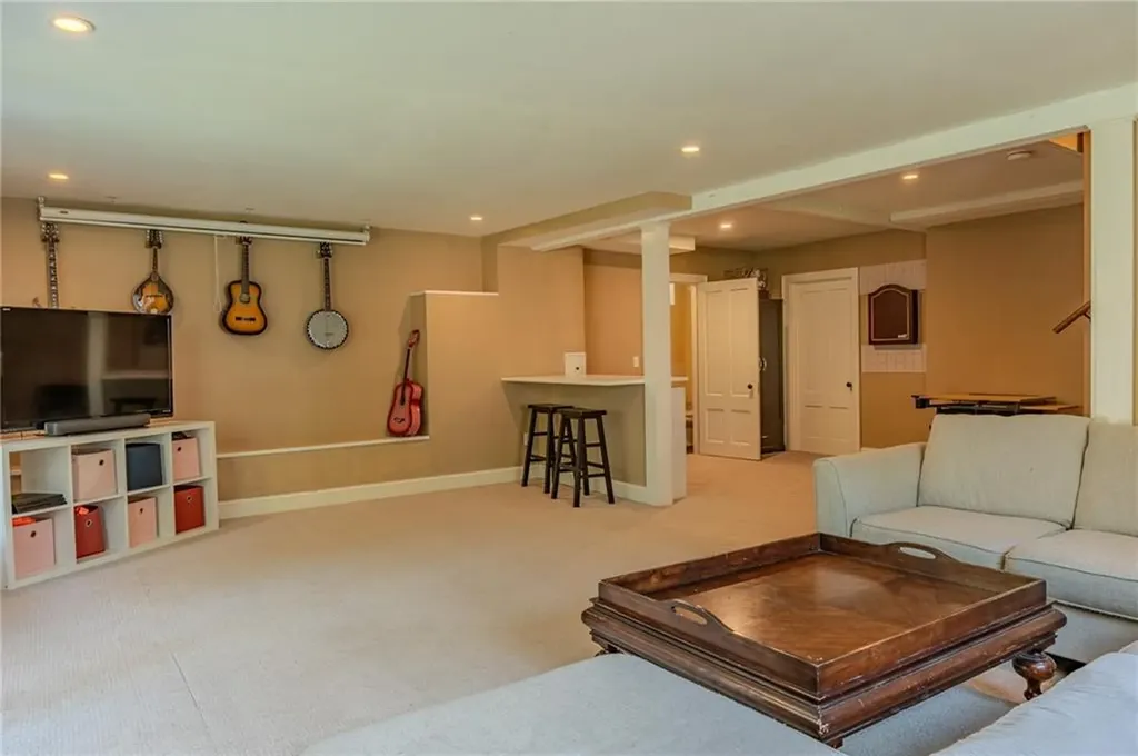 6 Limerock Road Smithfield RI 02917