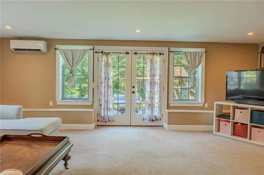 6 Limerock Road Smithfield RI 02917