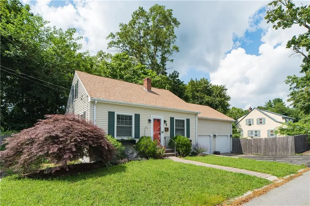 9 Crossland Road West Warwick RI 02893