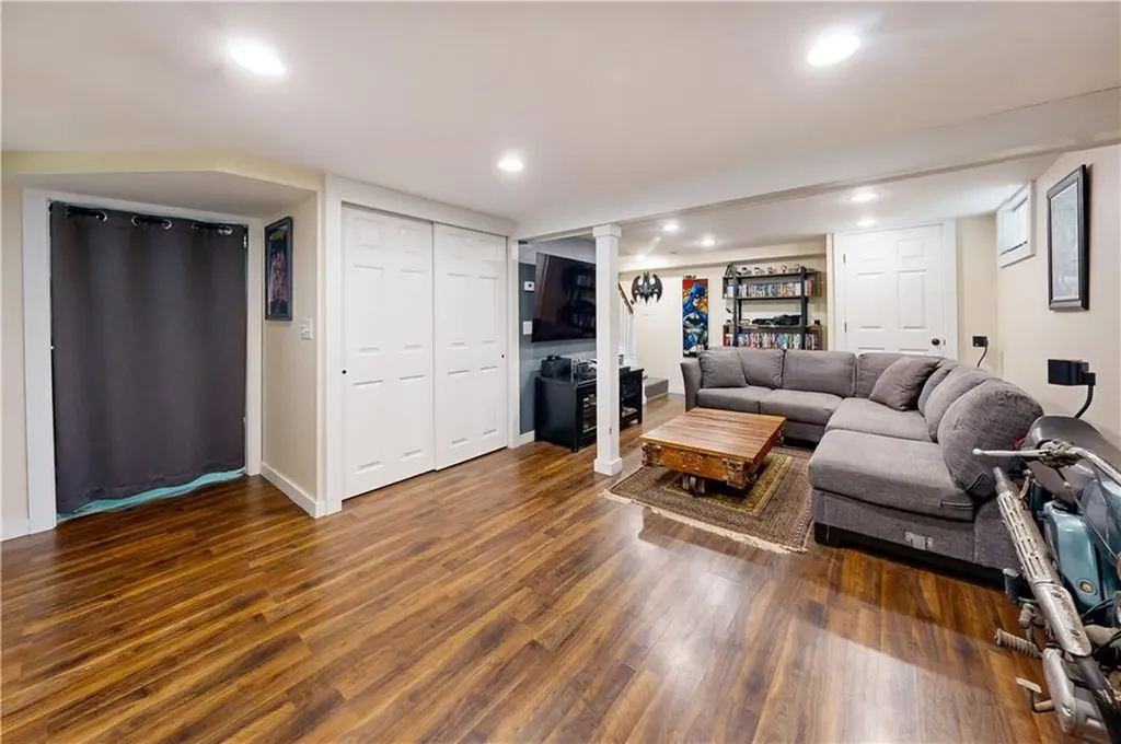 9 Crossland Road West Warwick RI 02893