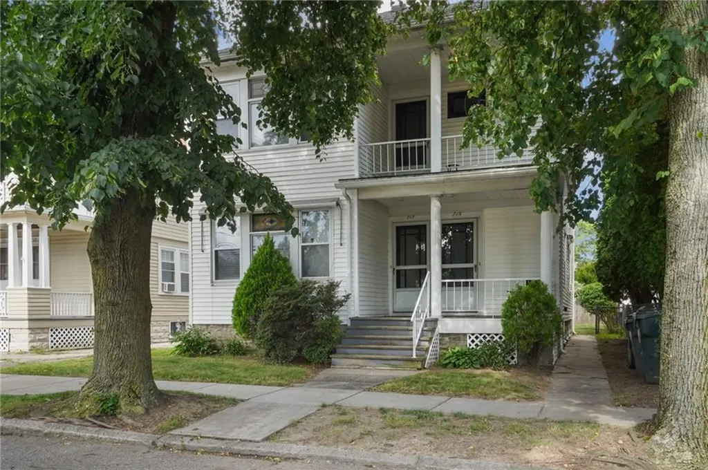 715 Academy Avenue Providence RI 02908