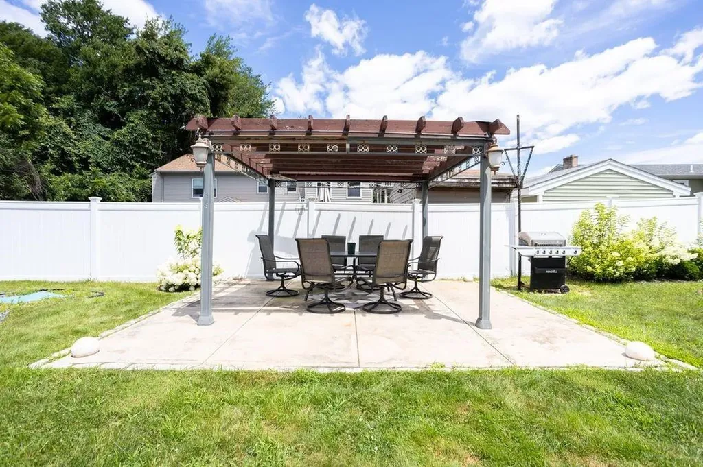 21 Beacon Street Johnston RI 02919
