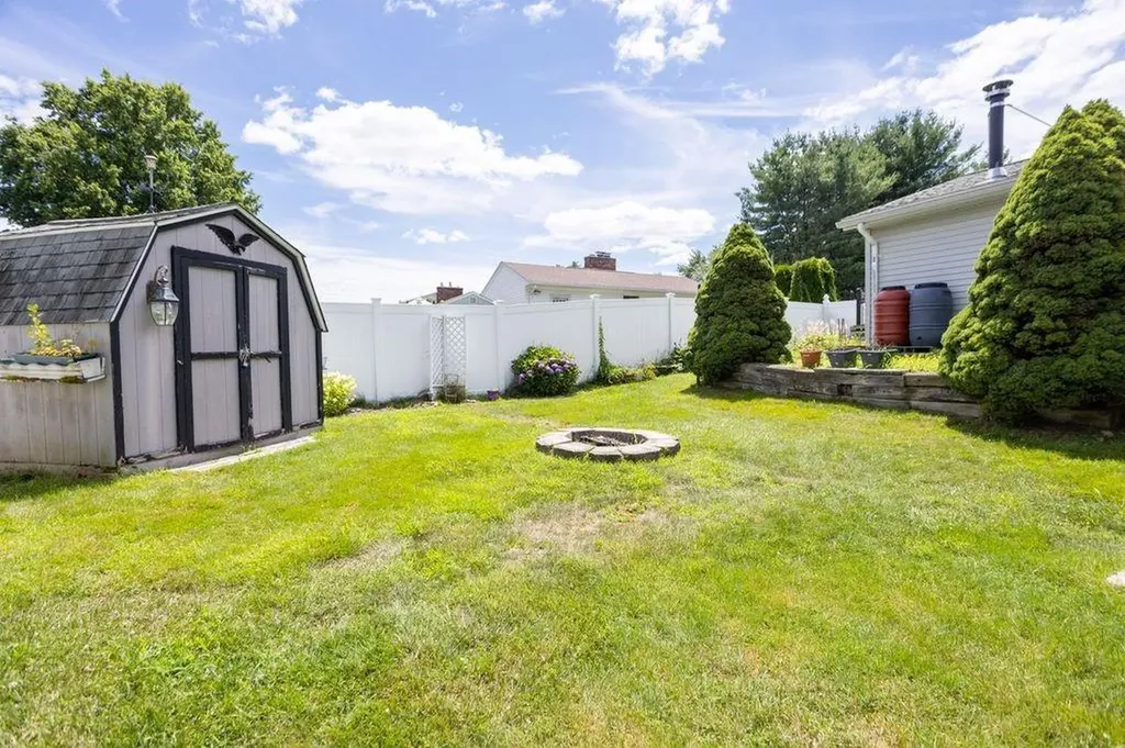21 Beacon Street Johnston RI 02919
