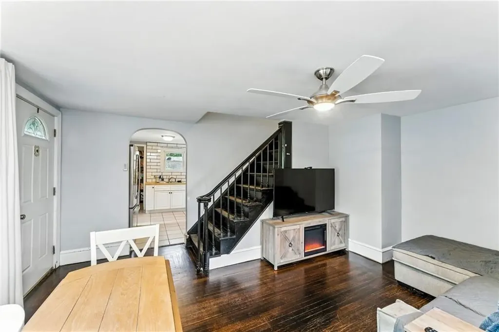 907 R Main Street West Warwick RI 02893