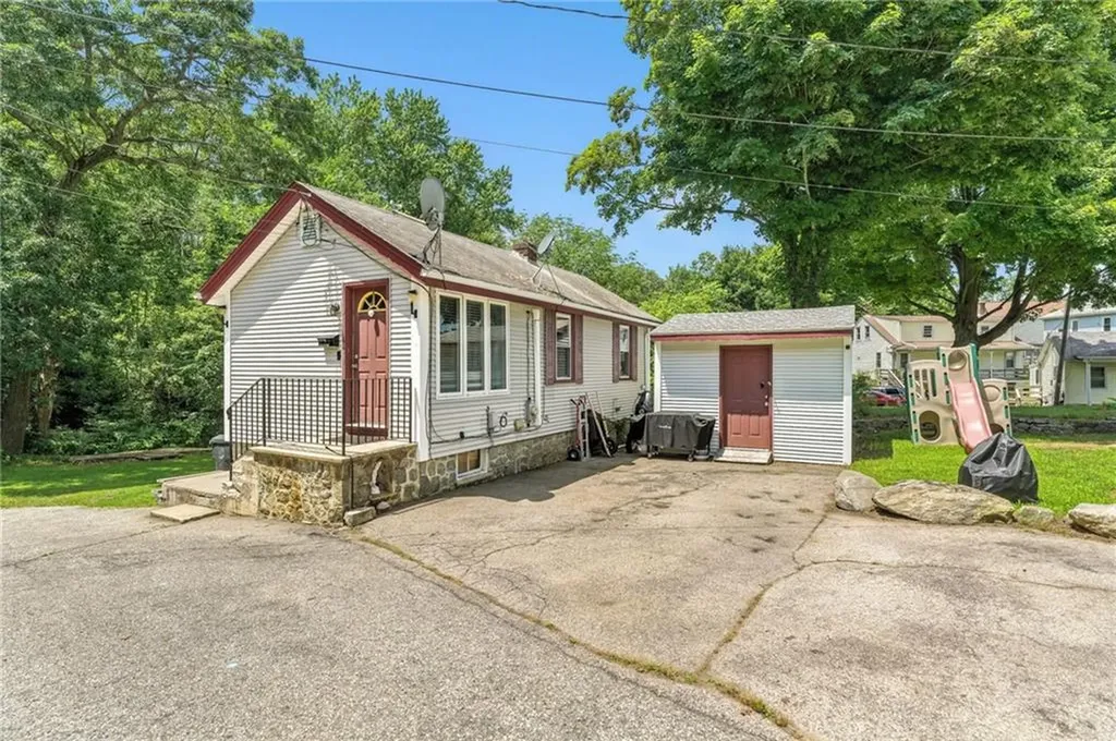 907 R Main Street West Warwick RI 02893