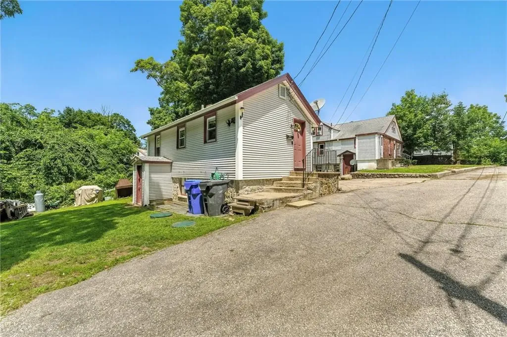 907 R Main Street West Warwick RI 02893