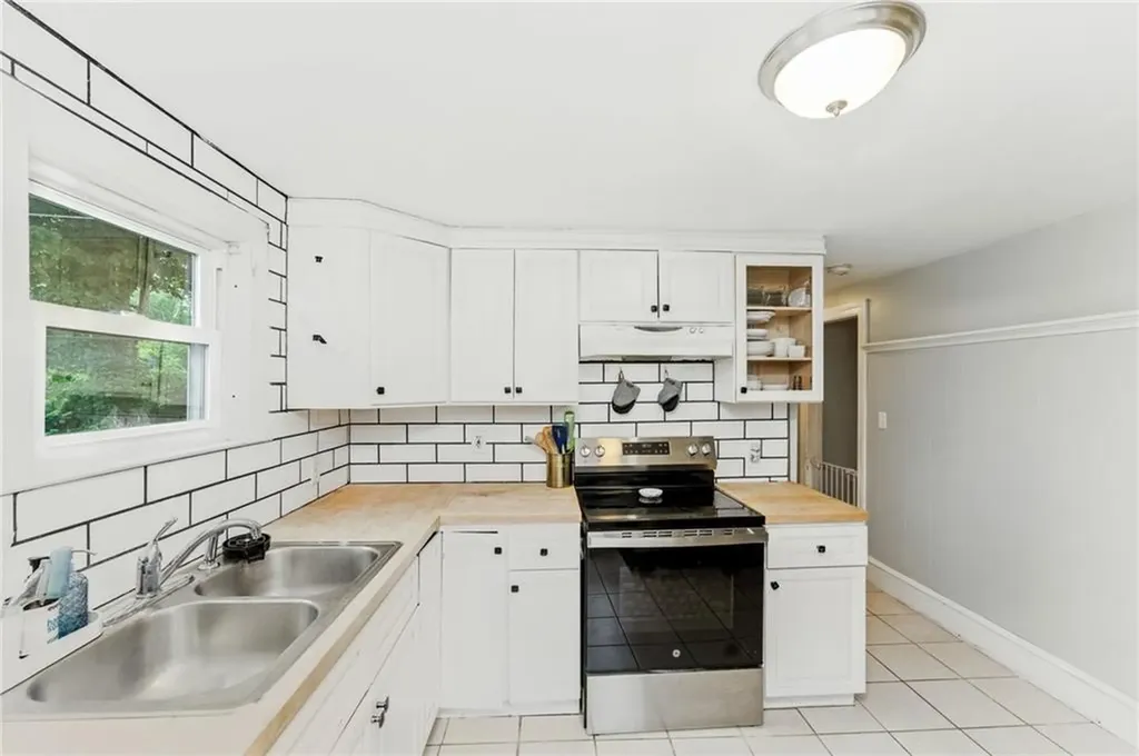 907 R Main Street West Warwick RI 02893