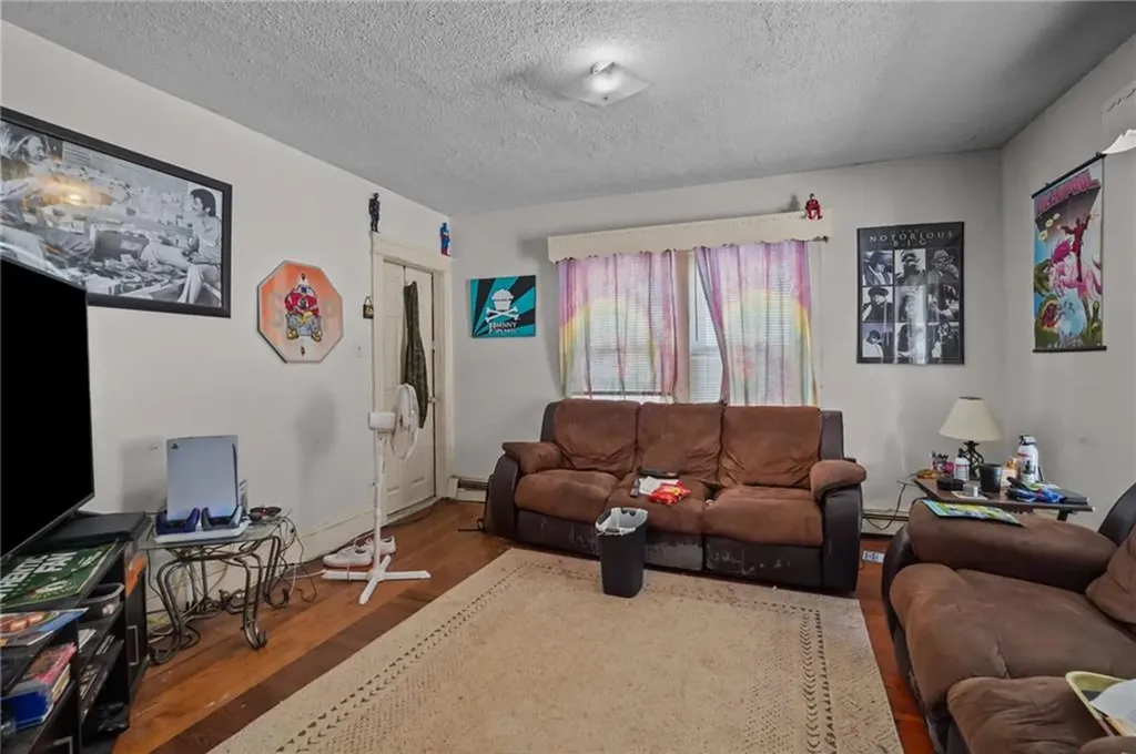 87 Columbine Avenue Pawtucket RI 02861