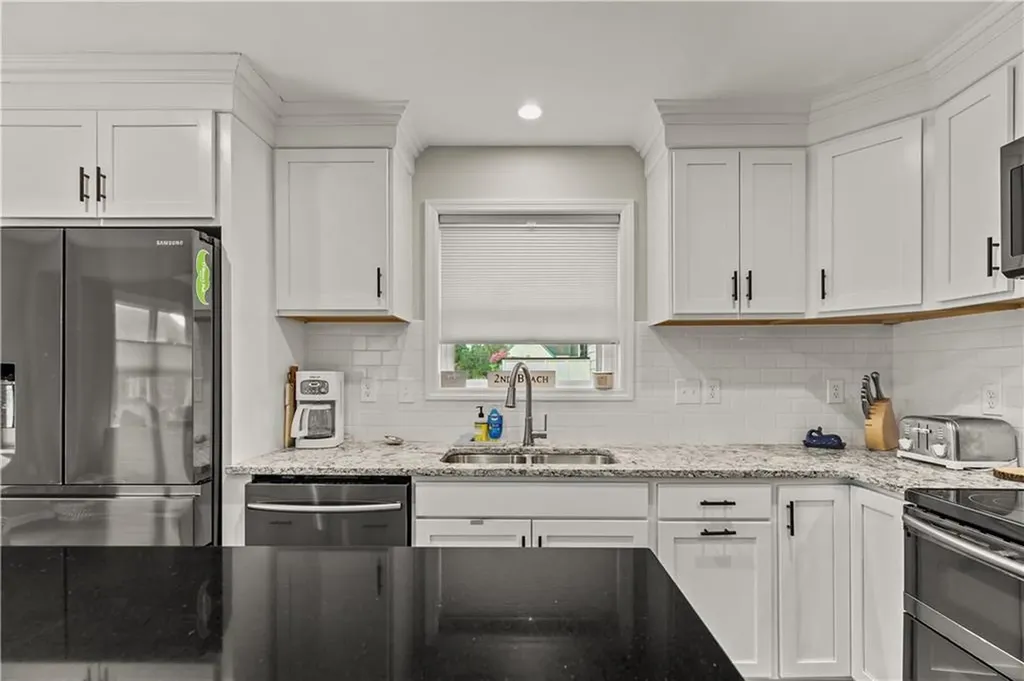 56 Houston Avenue Newport RI 02840