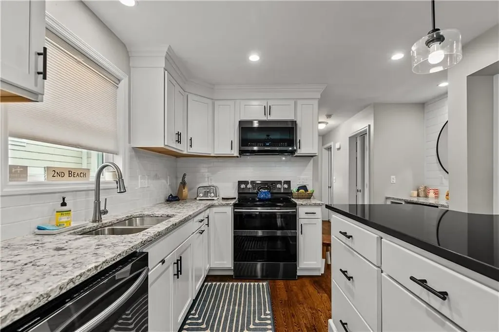 56 Houston Avenue Newport RI 02840