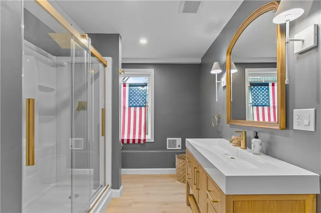 56 Houston Avenue Newport RI 02840