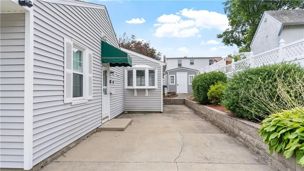 66 Fairmont Avenue Pawtucket RI 02860