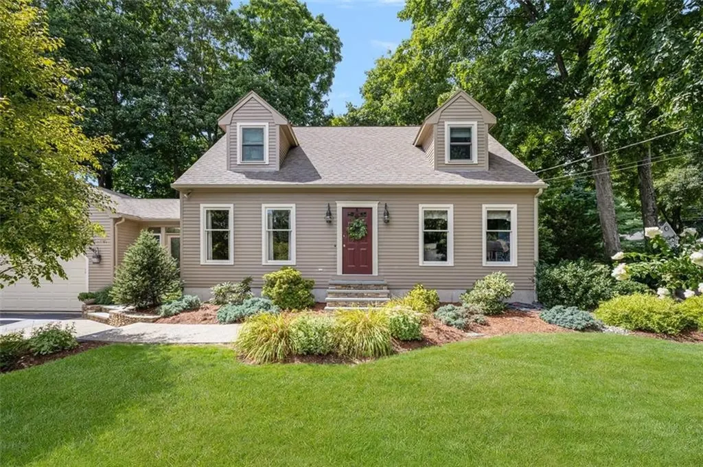 5 Royal Court Cumberland RI 02864