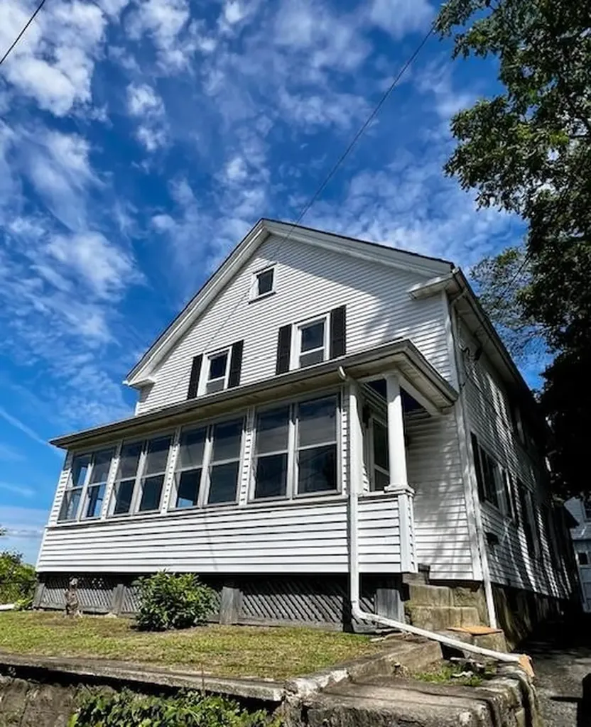 216 Maple Street Woonsocket RI 02895