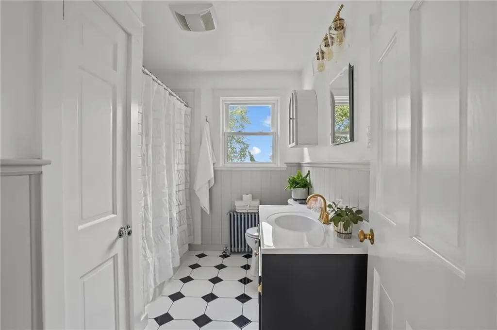 40 Hambly Road Tiverton RI 02878