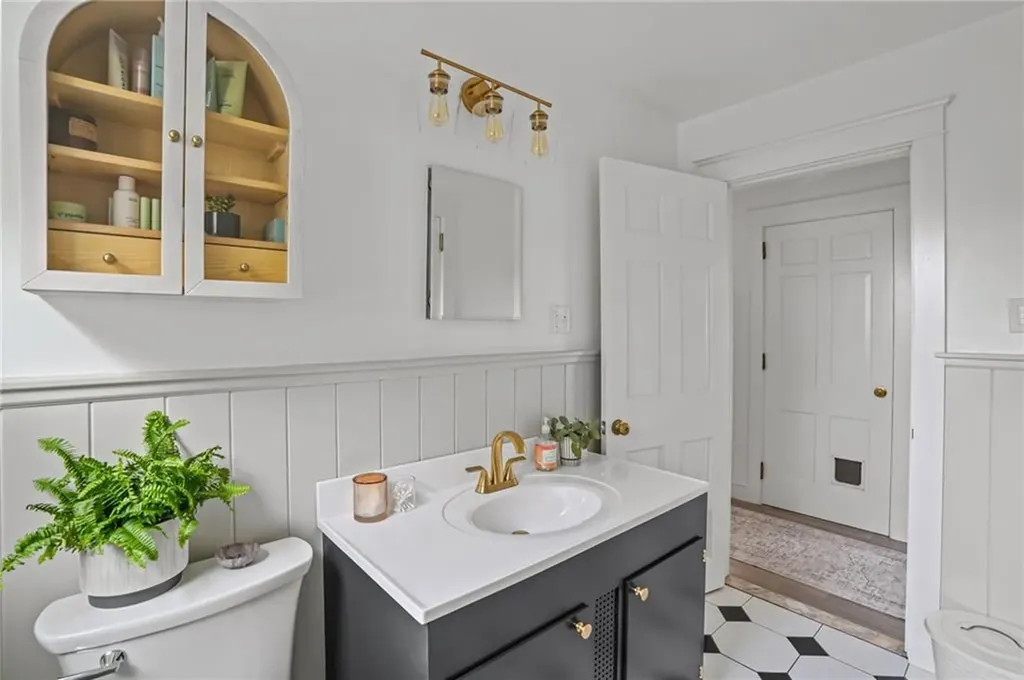 40 Hambly Road Tiverton RI 02878
