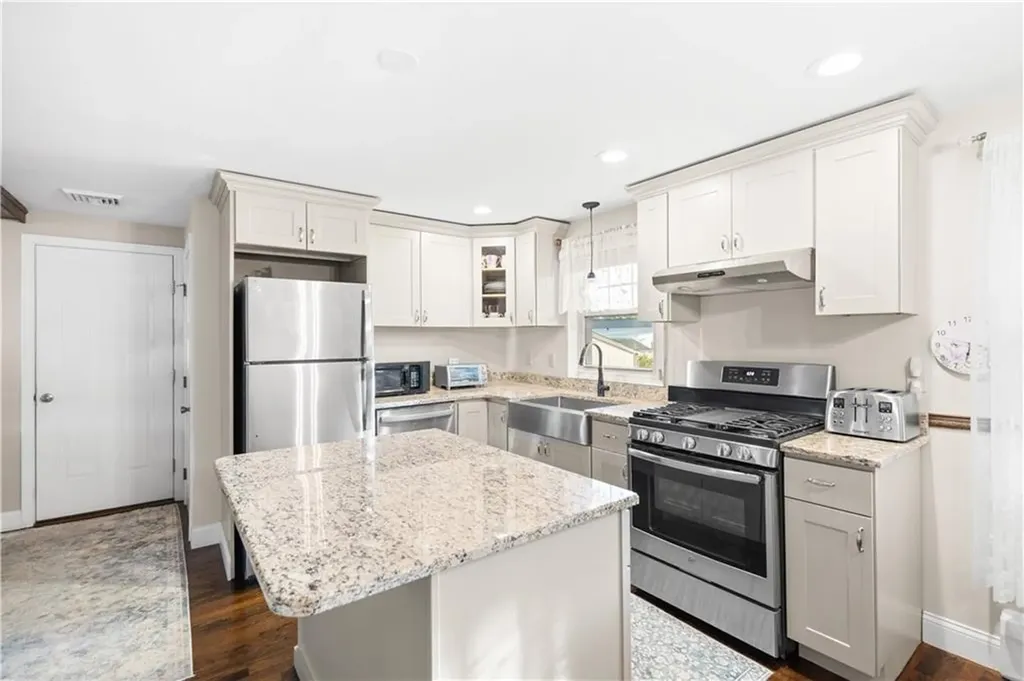 41 Yeoman Avenue Cranston RI 02920